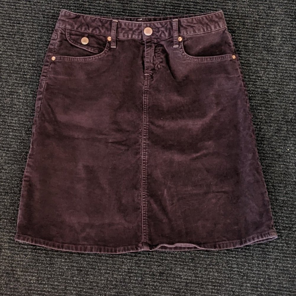 Vintage looking Gap Corduroy Skirt. Size 2/26
